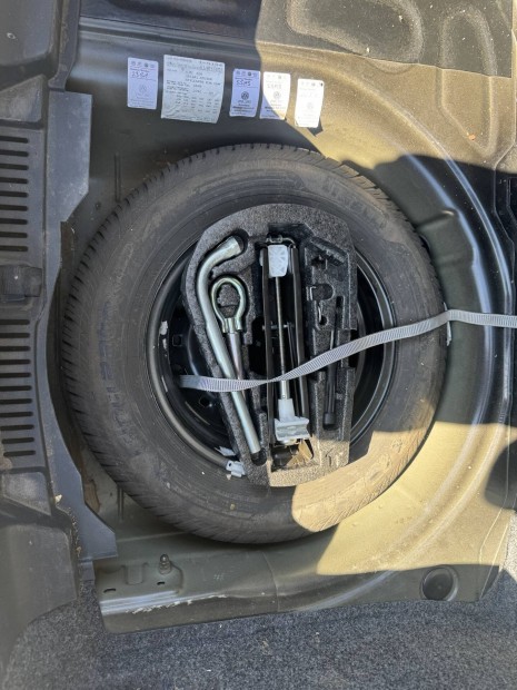 VW Audi Seat Skoda szerszámkészlet emelő vonószem