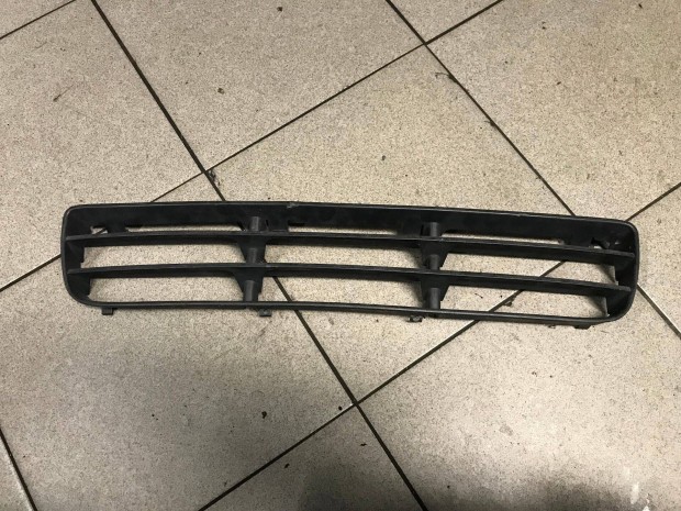 VW Bora - középső lökhárító rács 1J5 853 677 B