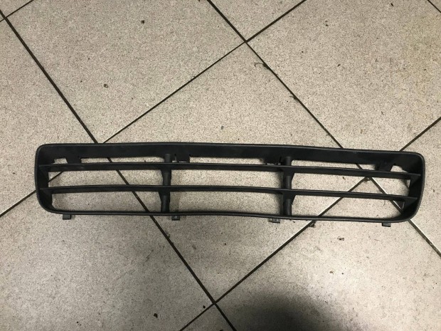 VW Bora - középső lökhárító rács 1J5 853 677 C
