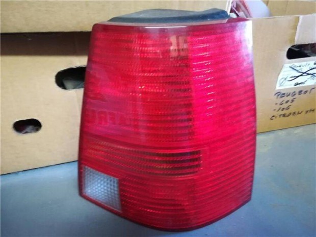 VW Bora h�ts�l�mpa jobb kombi 1998.09 -> 2006.09