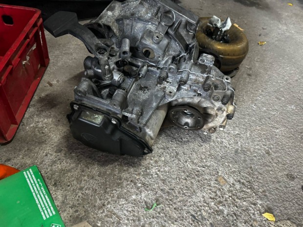 VW Caddy 1.9pdtdi 105le váltó kézi 5-ös Gqr-kódu