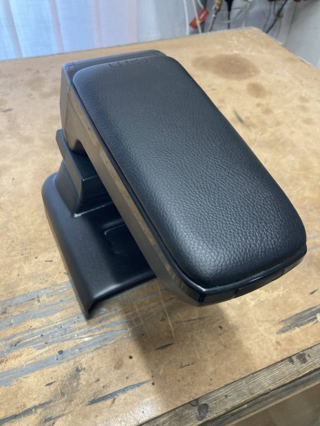 VW Caddy 2020-t�l Rati Armster k�ny�kl�