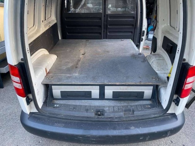 VW Caddy Berlingo Dokker Partner Doblo Combo raktérrendező