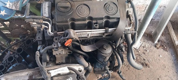 VW Caddy Elad bontott 1,9 PDTDI kd: BLS fztt blokk hengerfejjel