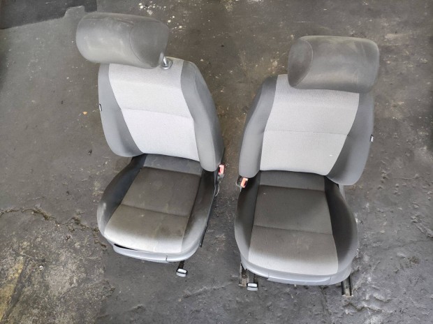 VW Caddy IV 2015-2020 bal jobb első ülés szett