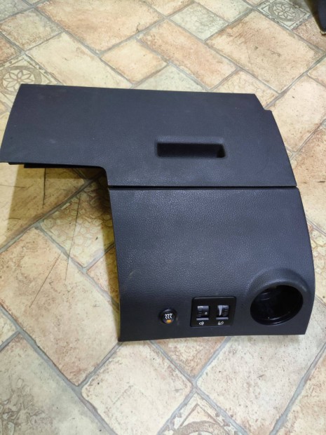 VW Caddy IV 2015-2020 mszerfal als borts vilgtskapcsol keret