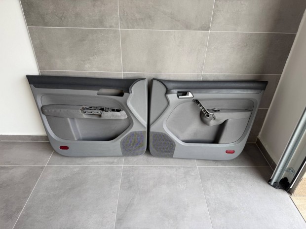 VW Caddy ajt� k�rpit