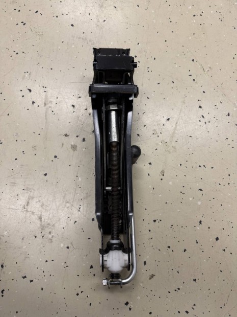 VW Caddy gy�ri emel�