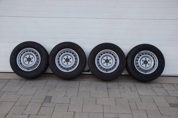 VW Crafter, MB Sprinter jszer garnitra 235/65 16 C gumikkal