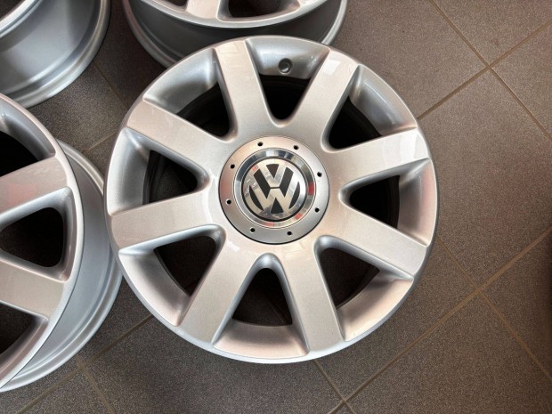 VW Golf 16" 5x112 gyári alufelni eladó 16 coll Caddy Jetta