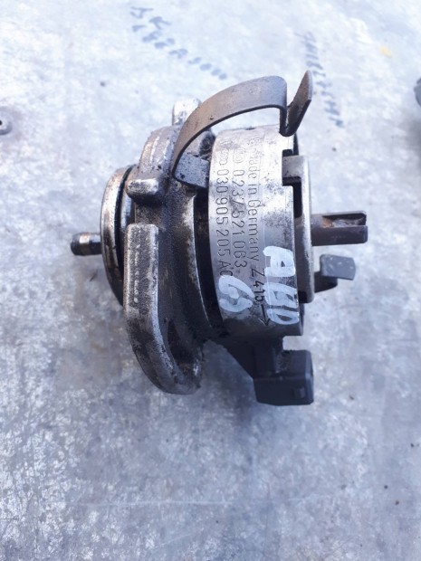 VW Golf 3  1.4  ABD gyjtseloszt  030905205AC