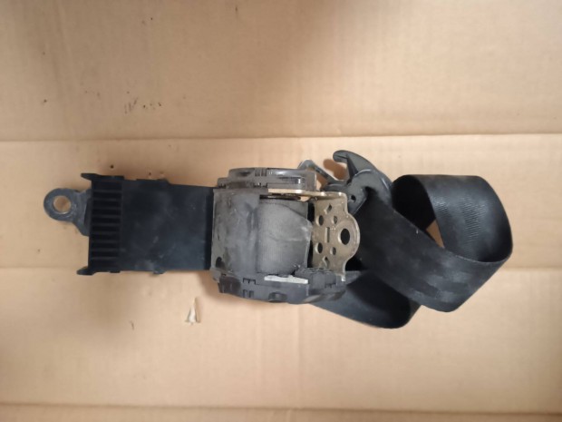 VW Golf 3 bal h�ts� biztons�gi �v 1H4 857 827