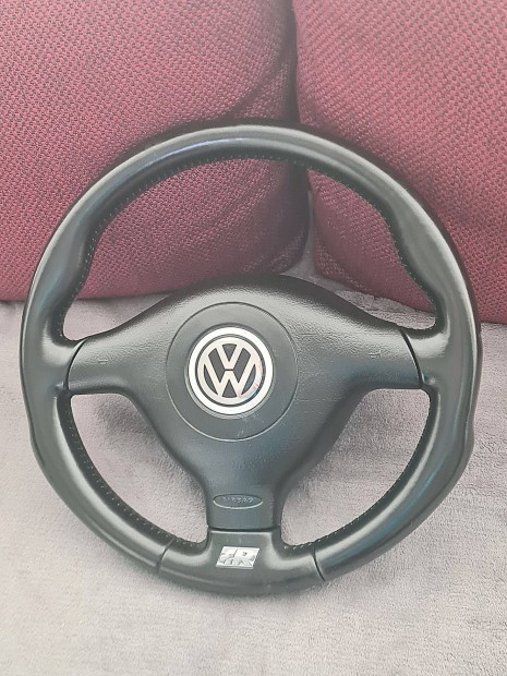 VW Golf 4 R32 Kormny