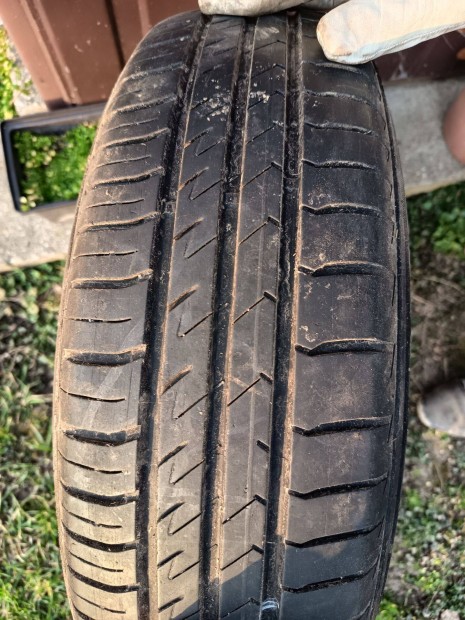 VW Golf 4 lemezfelni gumiabronccsal