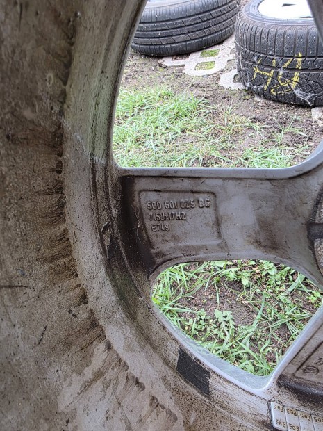 VW Golf 7 GTI 7,5Jx17 ET49 225/45 5x112 Brooklyn Alufelni + t�ligumi