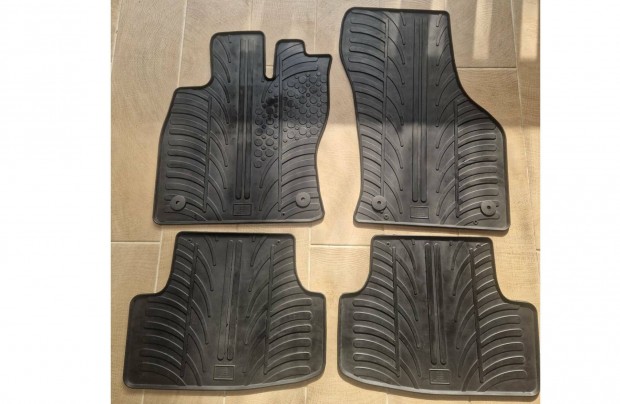 VW Golf 7 gumisz�nyeg, aut�sz�nyeg garnit�ra