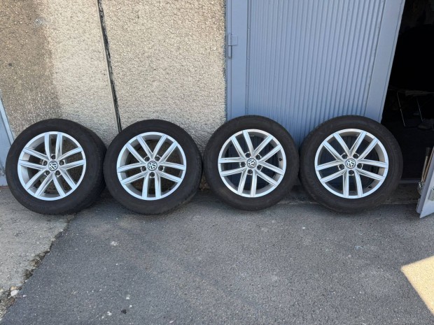 VW Golf 7 gyári felni garnitúra nyári gumikkal 5x112