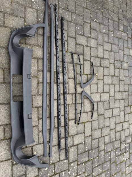 VW Golf 8 GTI k�sz�b es h�ts� l�kh�r�t� bet�t 