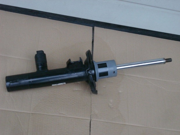 VW Golf 8 Skoda Octavia IV Seat Leon els� leng�scsillapit�