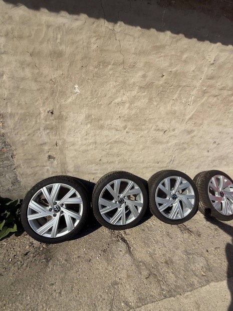 VW Golf Bergamo alufelni eladó (gumi + felni egyben)