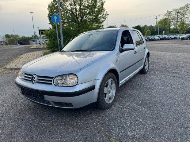 VW Golf IV LA7W gyári rozsdamentes sárvédő