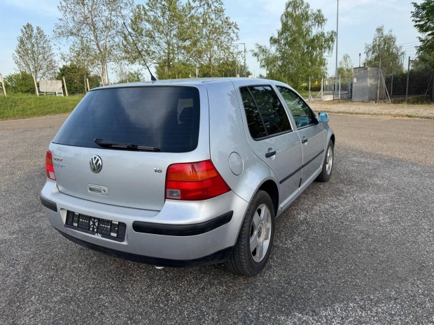 VW Golf IV LA7W rozsdamentes csomagtérajtó, részeivel 60 000Ft