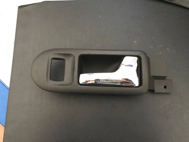 VW Golf IV - jobb első ajtó kilincs