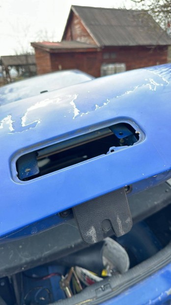 VW Golf IV csomagtérajtó LW5Z rozsdamentes, lakkhibás