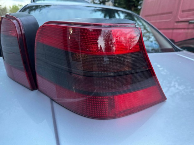 VW Golf IV hátsó lámpa párban, hibátlan állapotban