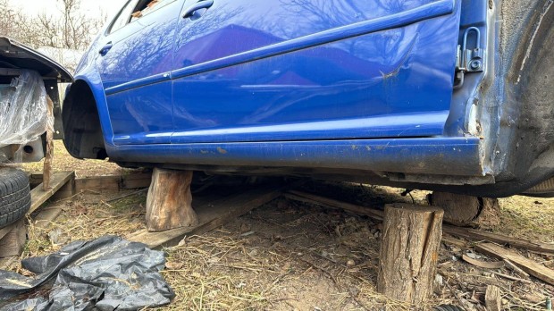 VW Golf IV küszöb, gyári rozsdamentes, bárhol vágható