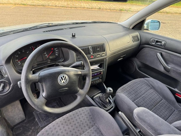 VW Golf IV műszerfal héj