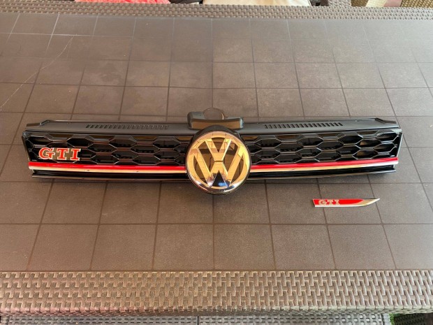 VW Golf VI Gti Hűtőrács Embléma Használt