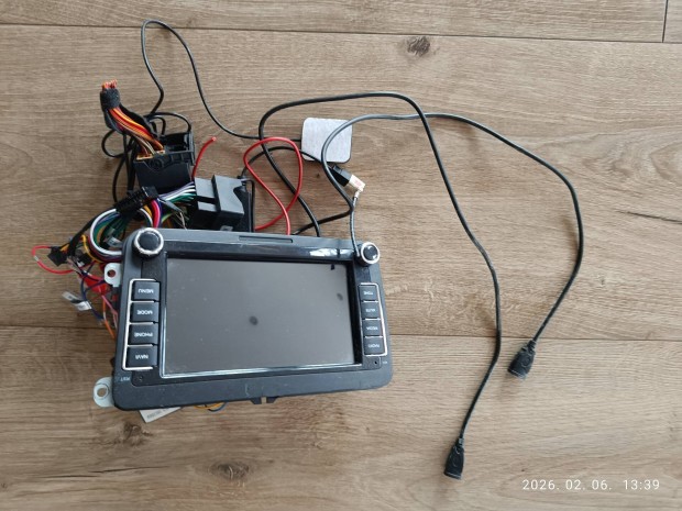 VW Golf V multim�di�s fejegys�g 