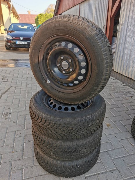 VW Golf  195/65 r15 tligumi garnitra 