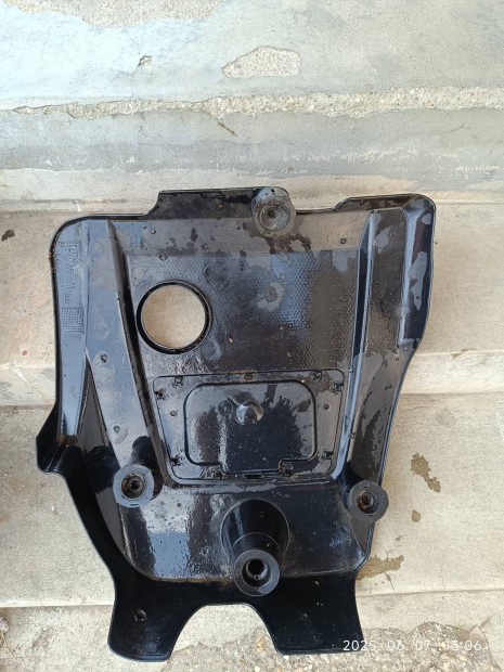 VW Golf  MK4 motor burkolat 