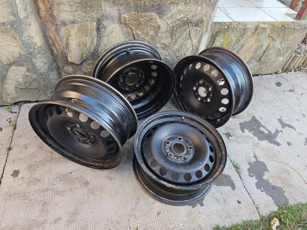 VW Golf gy�ri ac�lfelni szett - 15"