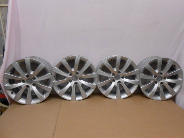 VW Gyári alufelni 17 "-os 1K8 601 025