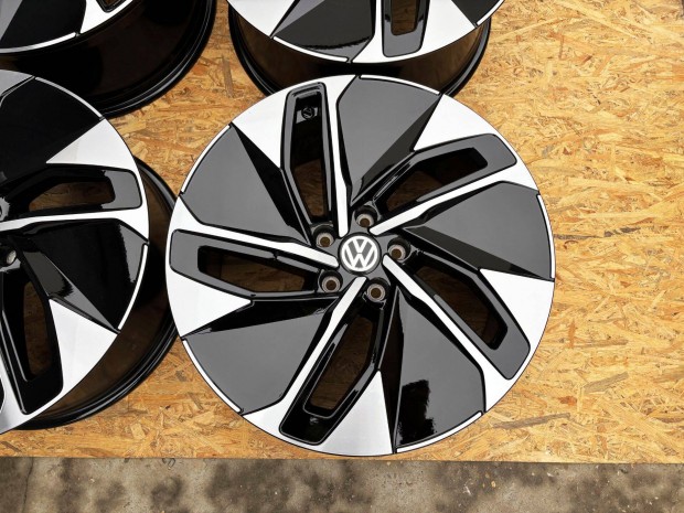 VW ID4 19" 5x112 gyri j alufelni 19 coll Golf Passat Tiguan ID5
