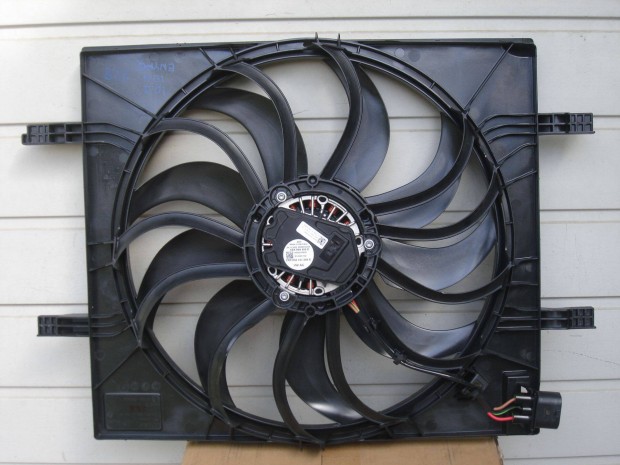 VW ID.3 VW ID.4 Skoda Enyaq Új Hűtő Ventilátor 1EA121205A 2017-től