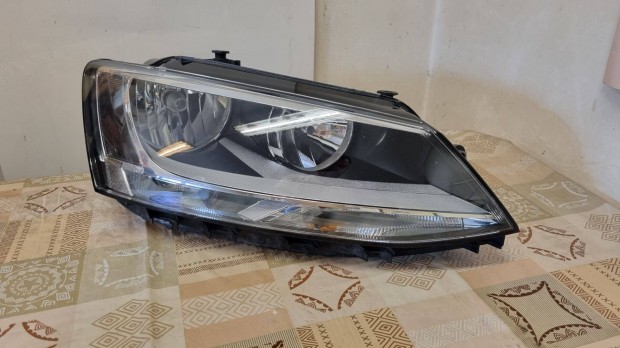 VW Jetta VI Jobb első fényszóró 5c7941006a