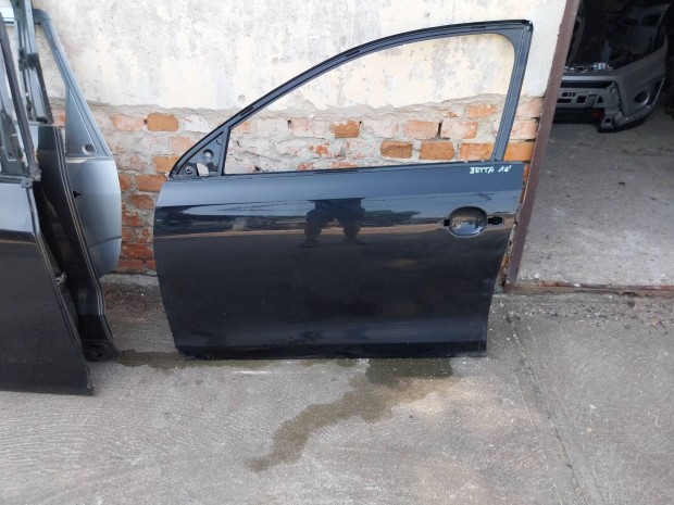 VW Jetta VI bal első ajtó