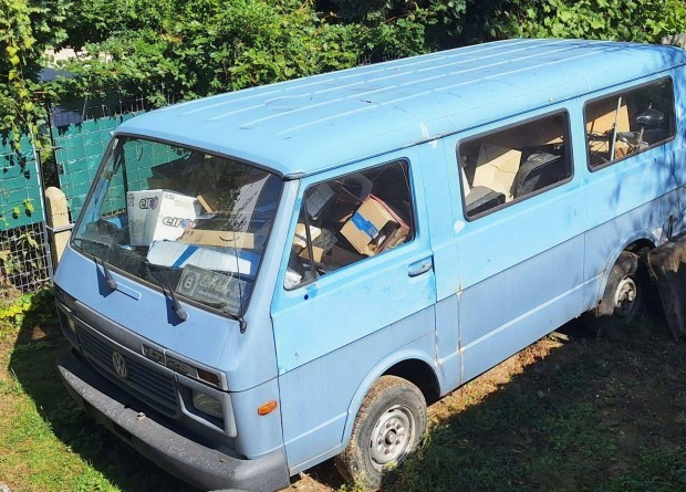 VW LT busz karossszria resen, de ajtkkal , vegekkel kerken