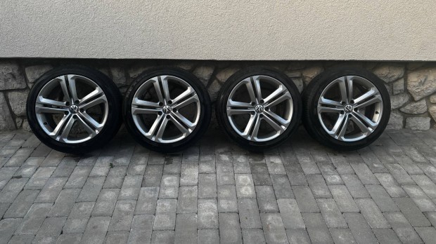 VW Mallory 8x18 ET:45, 5x112 j Nexen nyrigumikkal