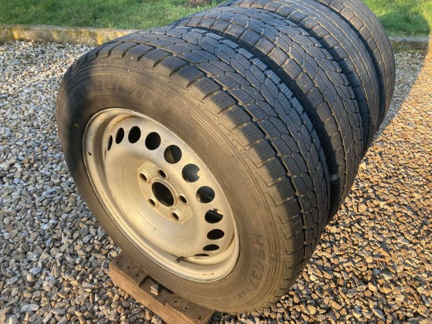 VW Multivan 5x120 kerekek Falken 205/65 R16C gumikkal