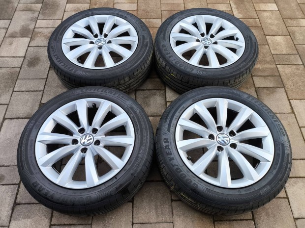 VW New Orleans + Goodyear Efficientgrip Performance 215/55 R17 94V ny