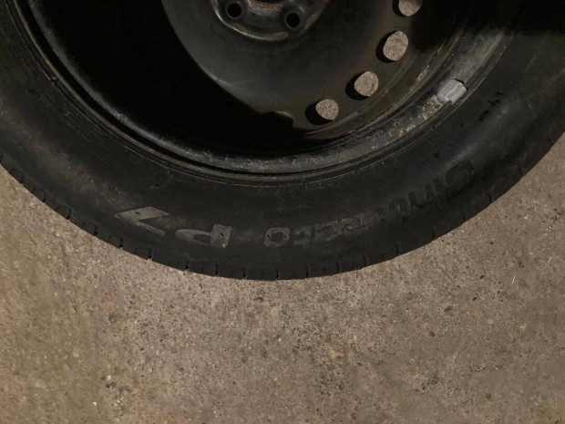 VW Passat 6 - Pirelli 4 db 215 / 55 R16 ny�ri gumi ac�l felgnin