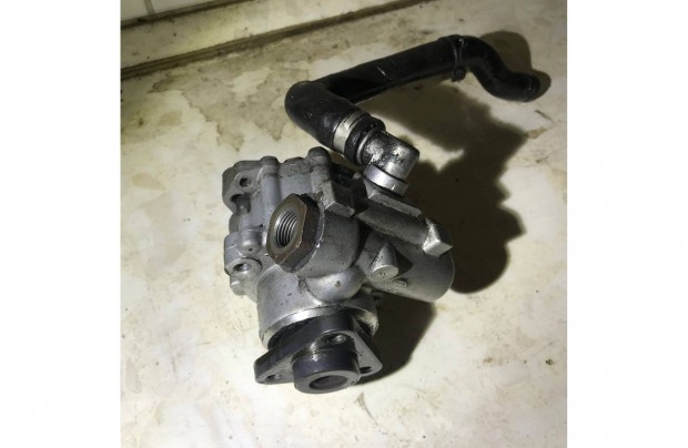VW Passat B5 / szervószivattyú 3B0 422 154 A