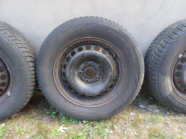 VW Passat B5-re Is kompatibilis lemezfelni gumiabronccsal R15