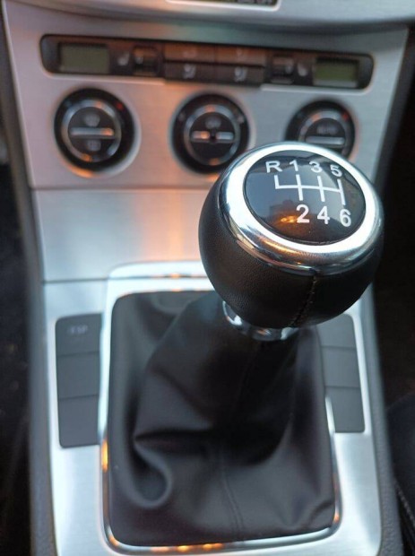 VW Passat B6 6 sebessges fekete gombbal j