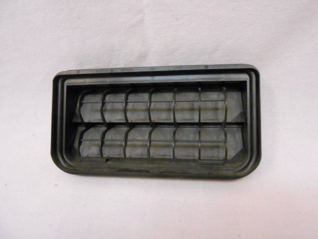 VW Passat B6,B7,3C, 2005-14 Szellőző rács-Hátsó sárvédőnél (3C0819465)